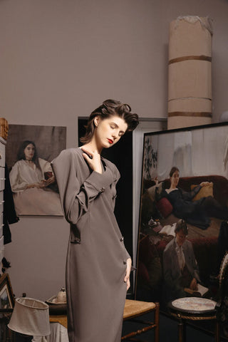 Rochie midi dreaptă de seară cu umeri sculptați – Taupe