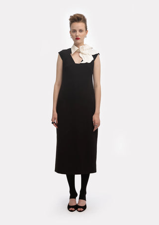 Rochie modernă tip sheath cu guler decorativ – Negru