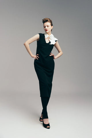 Rochie modernă tip sheath cu guler decorativ – Negru
