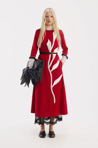 Rochie semi-cambrată cu mâneci trei sferturi, inspirată din artă — roșu
