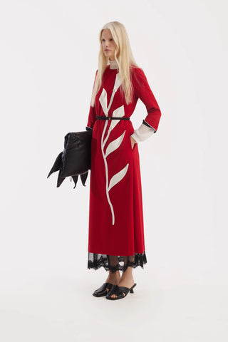 Rochie semi-cambrată cu mâneci trei sferturi, inspirată din artă — roșu