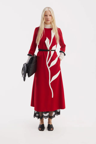 Rochie semi-cambrată cu mâneci trei sferturi, inspirată din artă — roșu
