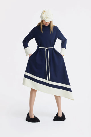 Асимметричное миди-платье с поясом и длинными рукавами - тёмно-синий/айвори