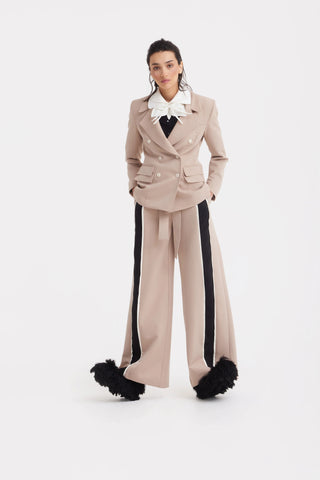 Брюки с высокой посадкой, поясом и широкими штанинами — бежевые