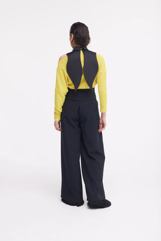 Чёрные брюки с корсетной талией и декоративными пуговицами