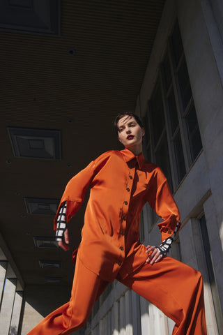 Set chic din două piese cu cămașă și pantaloni din satin – portocaliu