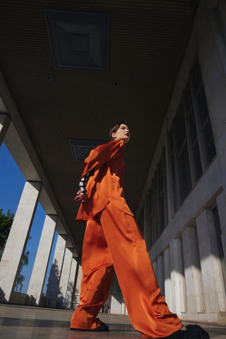 Set chic din două piese cu cămașă și pantaloni din satin – portocaliu