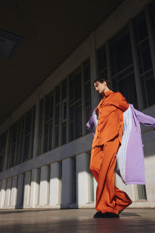 Set chic din două piese cu cămașă și pantaloni din satin – portocaliu