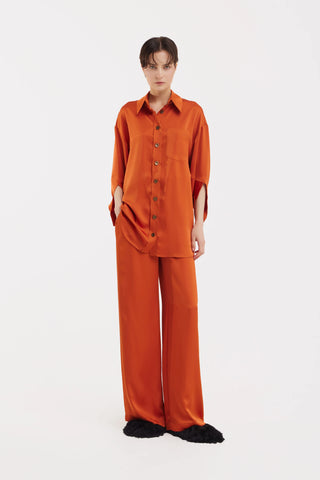 Set chic din două piese cu cămașă și pantaloni din satin – portocaliu