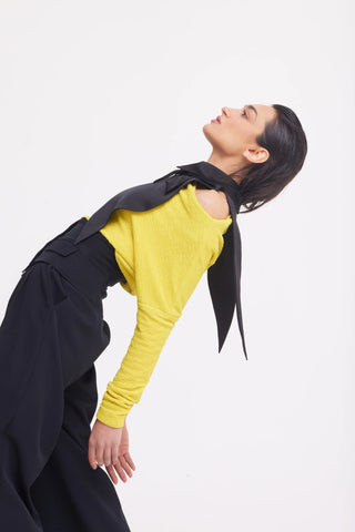 Чёрные брюки с корсетной талией и декоративными пуговицами