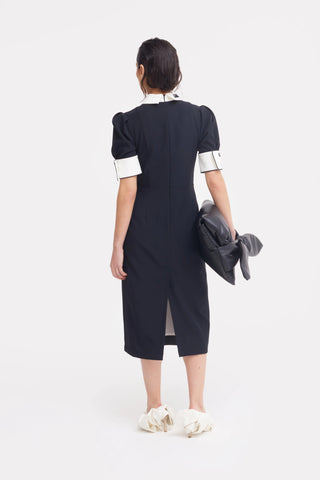 Rochie Elegantă Cambrată cu Guler Alb – Stil de la Birou la Seară, Negru