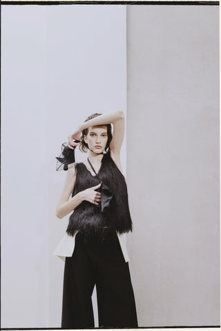 Топ без рукавов с бахромой — чёрный