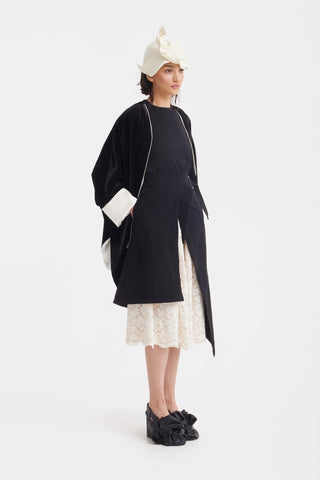 Fustă în Straturi cu Detalii din Dantelă Albă — Neagră