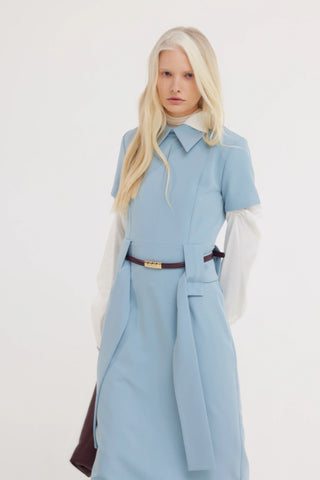 Rochie midi cu mânecă scurtă și curea – albastru deschis