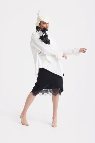 Fustă elegantă neagră cu talie înaltă și tiv din dantelă