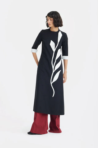 Art-Inspired Semi-Fitted Three-Quarter Sleeveless Dress - Black