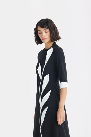 Art-Inspired Semi-Fitted Three-Quarter Sleeveless Dress - Black