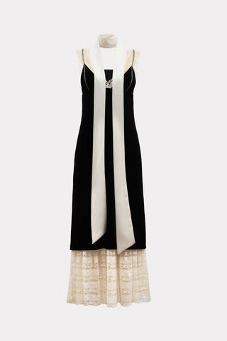 Rochie de seară din catifea neagră cu dantelă și eșarfă