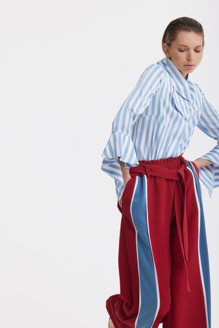 Bluză din satin cu dungi și guler asimetric — albastru deschis