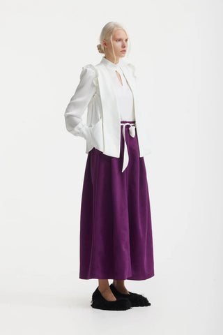 Bluză de Designer din Satin cu Mâneci Bishop și Guler Înalt — Ivory