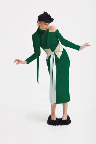 Rochie midi elegantă de seară cu umăr deschis – Verde