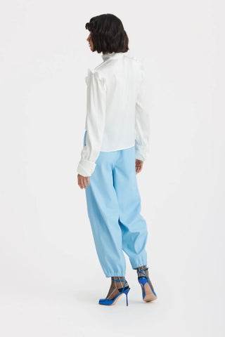 Bluză de Designer din Satin cu Mâneci Bishop și Guler Înalt — Ivory