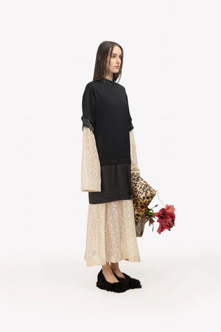  Rochie lungă neagră de designer, stil tricou