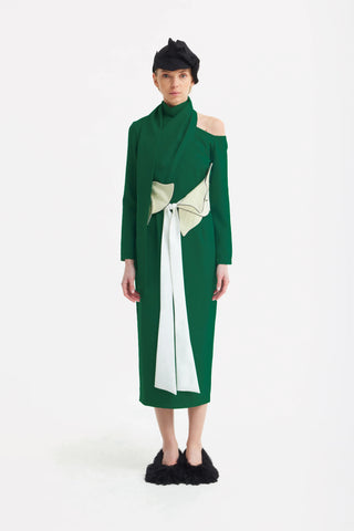 Элегантное вечернее платье миди с открытым плечом – Зелёное