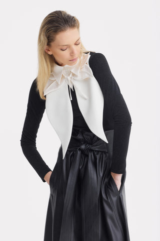 Guler tip bavetă oversized din satin — ivoire