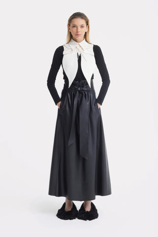 Юбка А-силуэта из искусственной кожи с высокой талией и поясом — чёрная