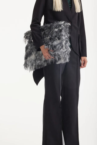 Клатч-конверт с текстурированной бахромой - серый