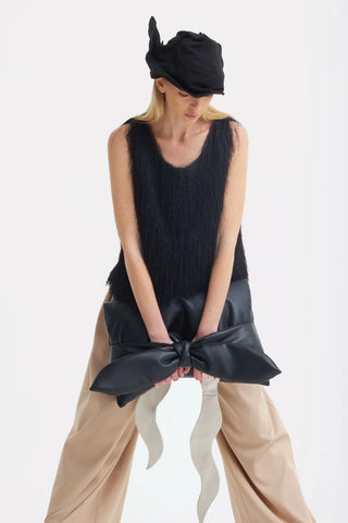 Клатч из искусственной кожи с объёмным бантом — чёрный