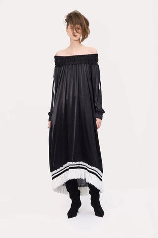 Rochie Midi din Tricot cu Un Umăr Gol și Tiv Asimetric — Neagră