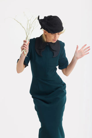 Приталенное платье миди с коротким рукавом – Зелёное