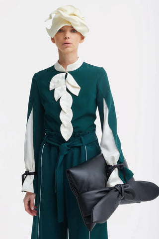 Bluză elegantă cambrată — verde smarald