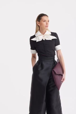 Bluză formală cu fundă și mâneci scurte — neagră