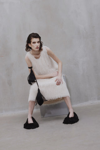 Rochie midi fără mâneci din material texturat tip pile — ivoire