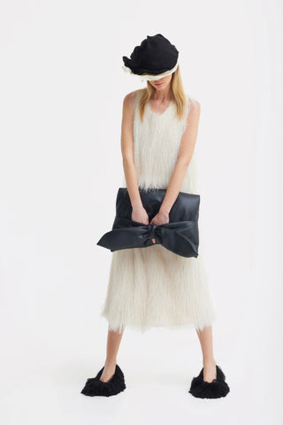 Клатч из искусственной кожи с объёмным бантом — чёрный