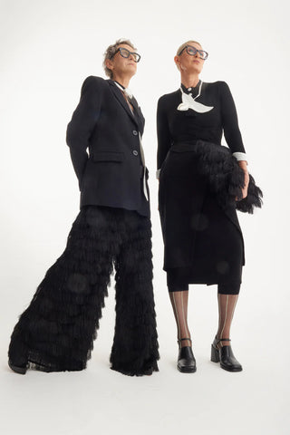 Стильное формальное приталенное миди-платье – чёрное