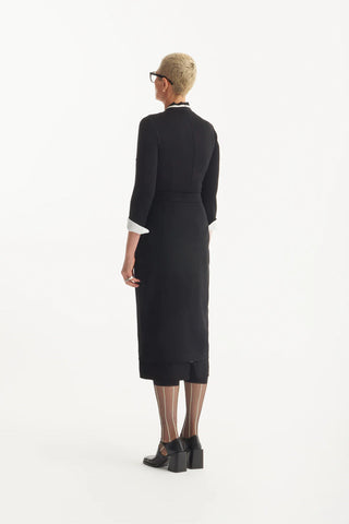 Стильное формальное приталенное миди-платье – чёрное