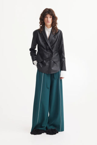 Жакет с запахом из эко-кожи с эффектом крокодила — чёрный