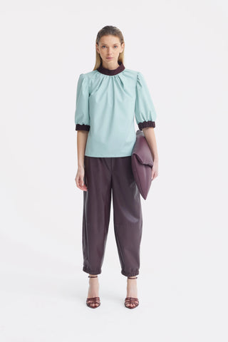 Джоггеры из бордовой эко-кожи с высокой талией и широкими штанинами