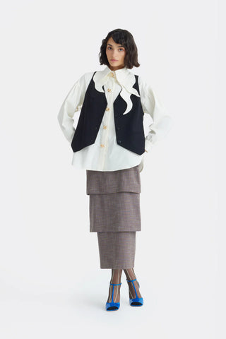 Bluză cu Inspirație Vintage și Vestă de Costum — Set Ivory &amp; Negru