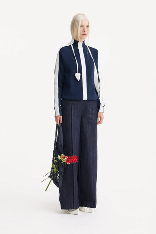 Джинсы с высокой талией и широкими штанинами в тонкую полоску